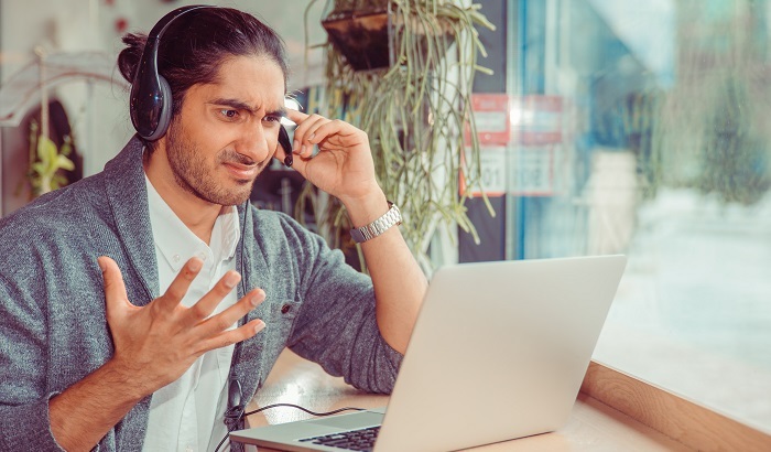 Россияне стали чаще звонить по телефону после ограничений в мессенджерах - фото