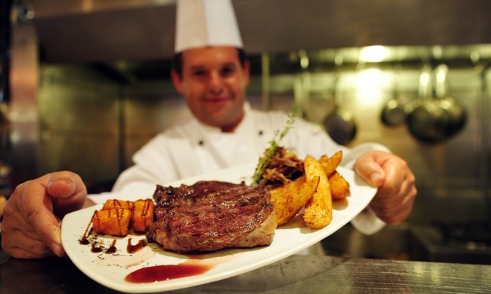 В России усилилась нехватка поваров из-за ограничений на работу мигрантов - фото