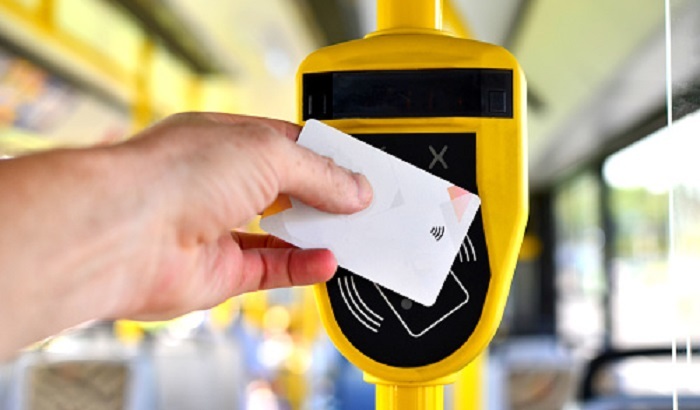 В Госдуме поддержали идею бесплатного проезда для школьников и студентов - фото