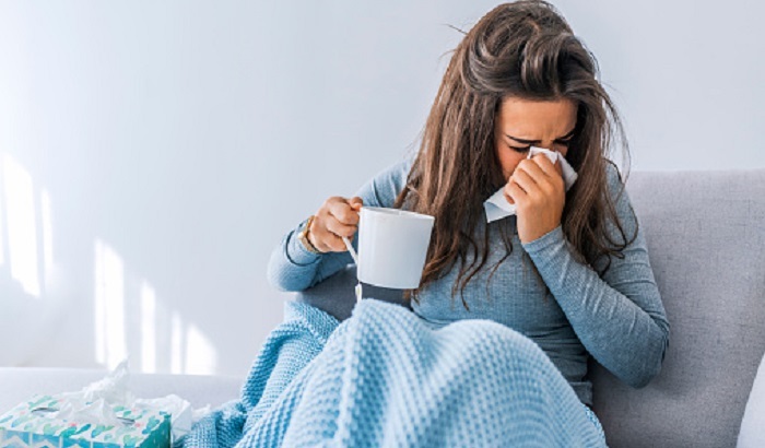 В России растет заболеваемость гриппом, ОРВИ и COVID-19 - фото