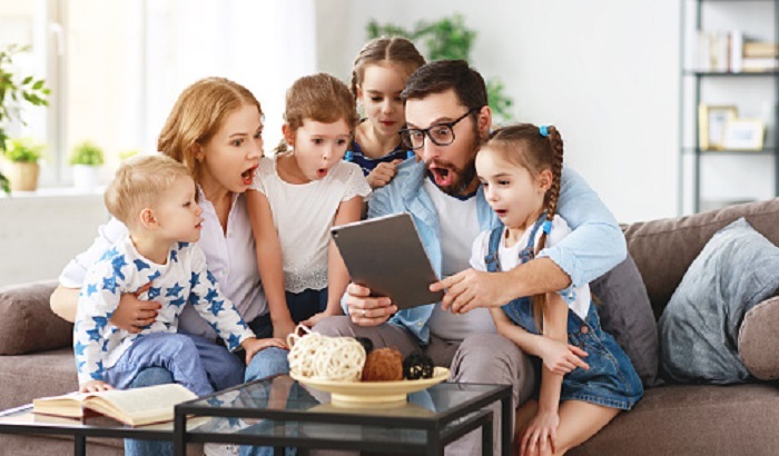 В России намерены ввести регулярную базовую выплату для всех родителей - фото