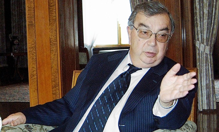 Примаков, чтобы освободить Горбачева, угнал самолет - фото