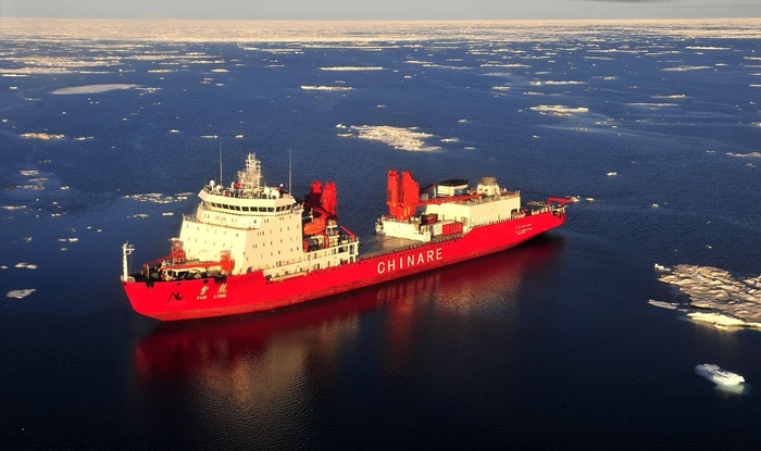 Китайский дракон в ледяной пустыне - фото