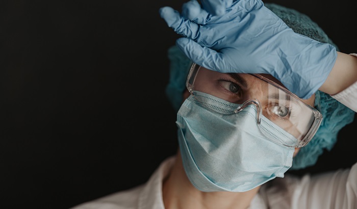 Врачи в России признались, что работают на износ ради обычной зарплаты - фото