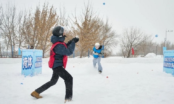 В Хэйхэ стартовали первые китайско-российские соревнования по игре в снежки - фото