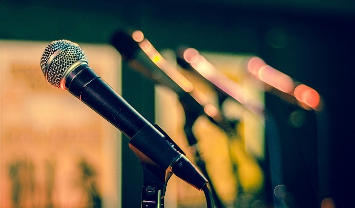 Британец спел Рождество на износ: 42 часа праздничных песен ради мирового рекорда - фото