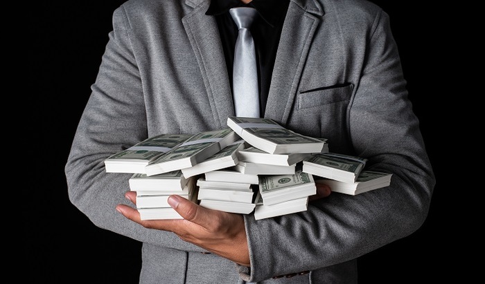 Бизнесмен продал компанию и выплатил сотрудникам премии на $240 млн - фото