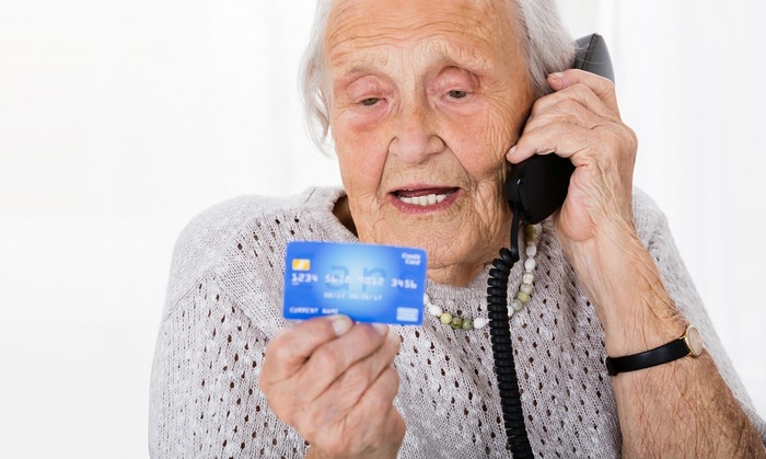 Телефонные аферисты начали использовать новую схему обмана пенсионеров - фото