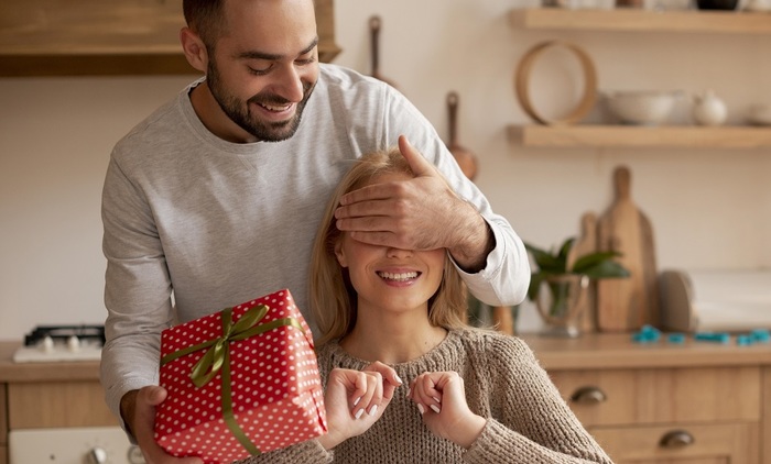 Почему людям нравится дарить подарки - фото