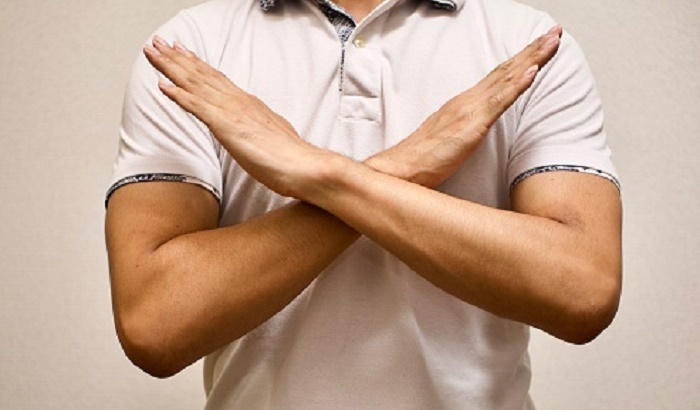 В Великобритании ввели дневной запрет на рекламу сладостей и фастфуда из-за ожирения у детей - фото