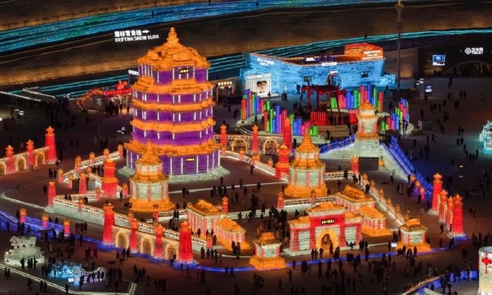 В Харбине открылся 42-й международный фестиваль льда и снега