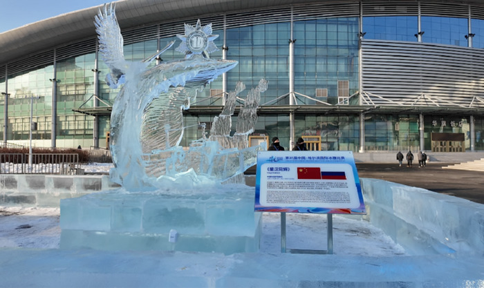 Харбин и Мурманск отметили десятилетие побратимства открытием совместной ледяной скульптуры - фото