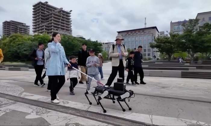 Не лает, не кусает и «видеть» помогает - фото