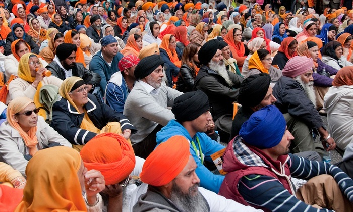 Россию ждет нашествие индусов и... тропическая лихорадка - фото