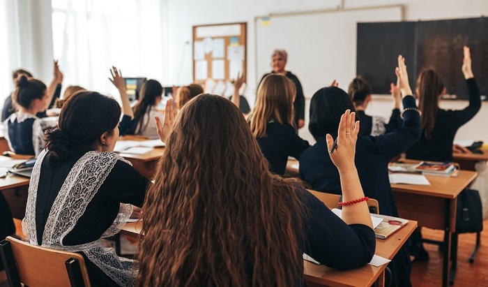 В Госдуме предложили установить учителям зарплату вдвое выше средней по региону - фото