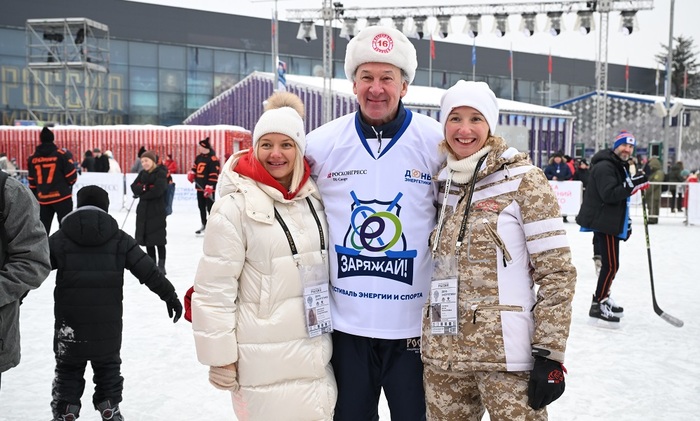 Легенда хоккея до сих пор на льду - фото