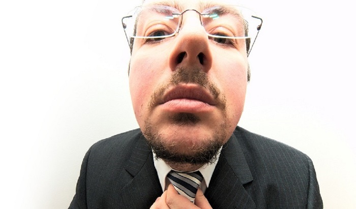 Чиновника штрафом не напугаешь - фото