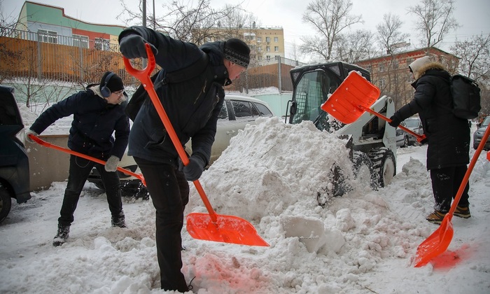 Гребут лопатой… - фото