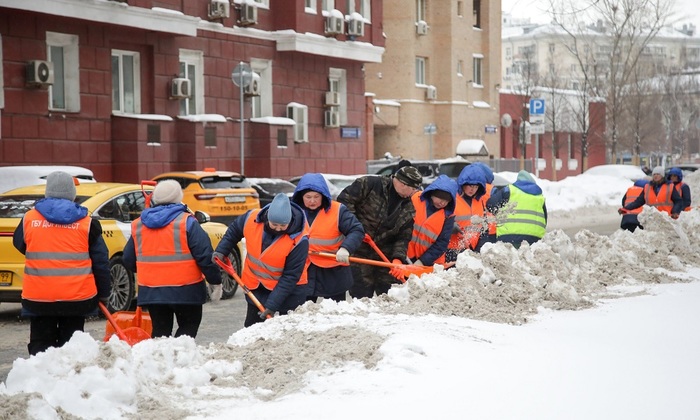 Зарплаты дворникам рекордно увеличили. Но их все равно мало! - фото