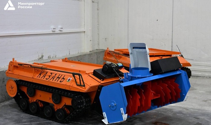 В Казани тестируют роботов для зимней уборки улиц - фото