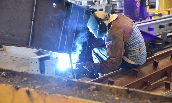 Названы самые высокооплачиваемые рабочие профессии в России - фото