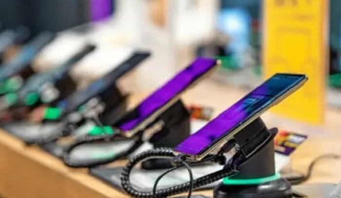 Россиян предупредили о возможном подорожании китайских смартфонов - фото