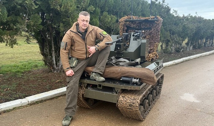 За нас воюют 5 тысяч боевых роботов - фото