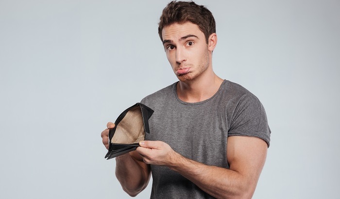 Объем безнадежных долгов россиян вырос до 2,4 трлн рублей - фото