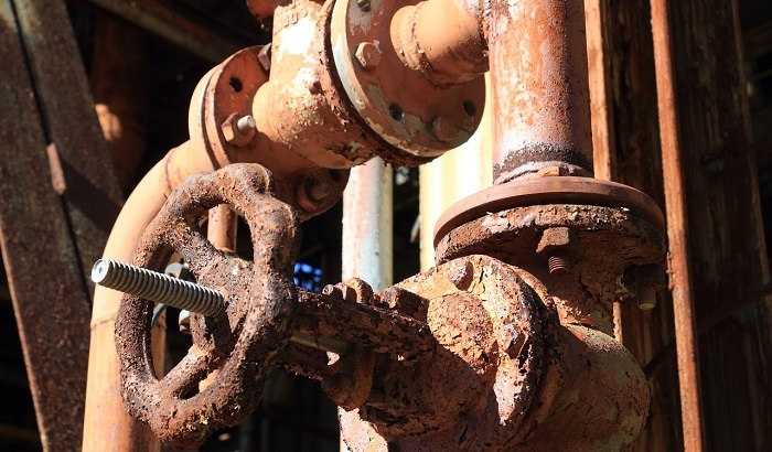 В правительстве заявили о высоком уровне износа коммунальной инфраструктуры в регионах - фото