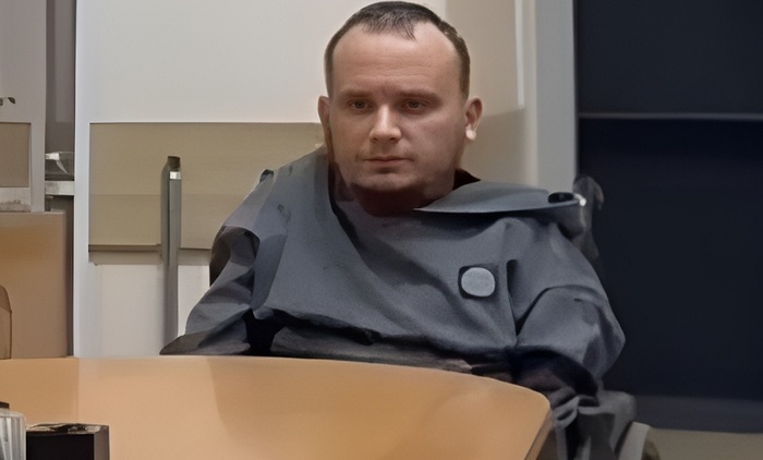 Отморозок в инвалидной коляске - фото