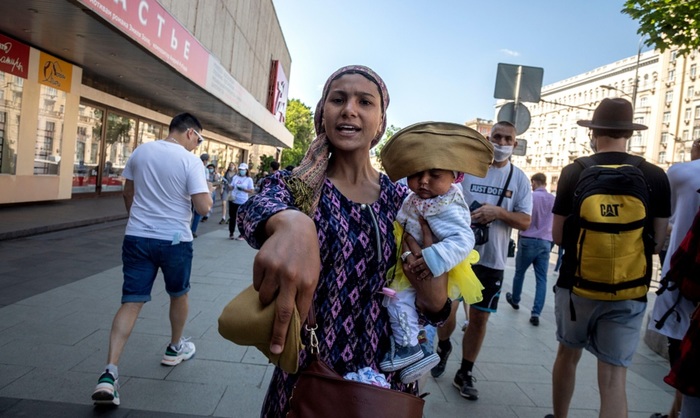 Восемь цыганок «родили» 600 детей - фото