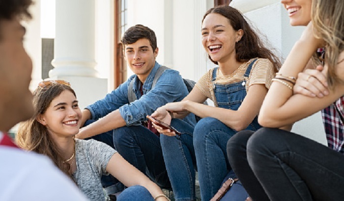 Ученые рассказали о новом необычном формате встреч у молодежи - фото