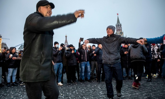 В России предложили ужесточить миграционную политику - фото