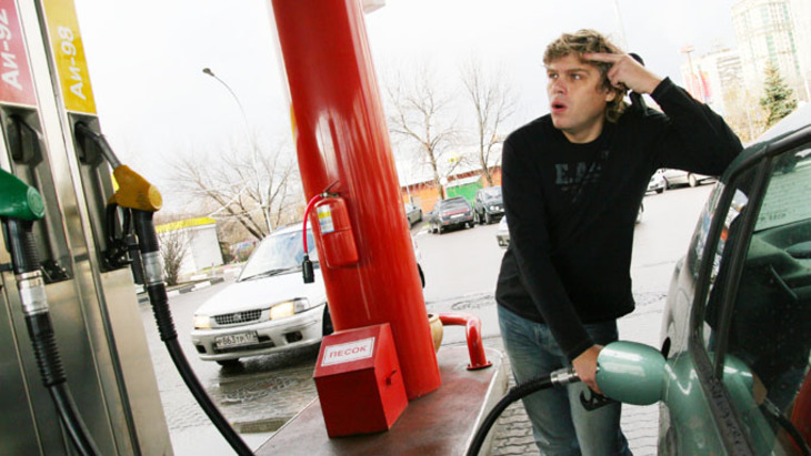Россияне расплачиваются за лень бензиновых «королей» - фото