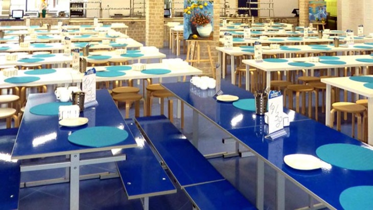 Школьная столовая превратилась… в греческий ресторан - фото