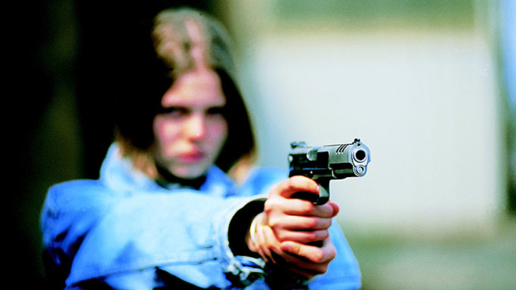 Самозащита: пистолет из косметички - фото