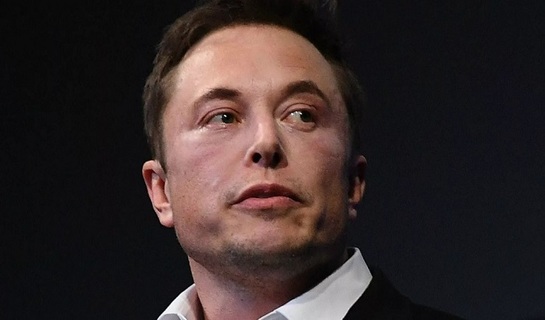 Акционеры Tesla требуют у Маска денег
