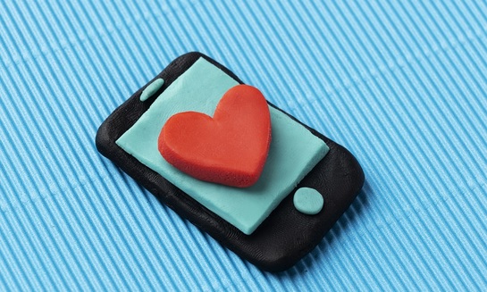 Чиновники хотят запретить любовь в интернете - фото