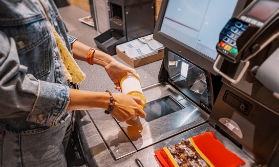 Покупатели воруют в супермаркетах - фото