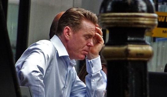 Финансовые трудности стали главной причиной стресса у россиян — исследование ЕМС - фото