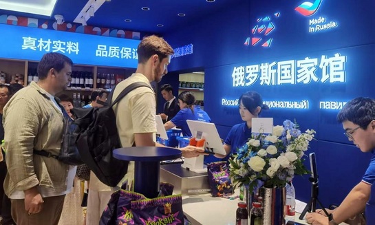 Российский экспортный центр представил в Пекине продукцию АПК и дизайнерскую одежду - фото