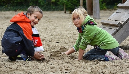 Матвиенко предупредила об угрозе для детей на каждой десятой площадке в России - фото