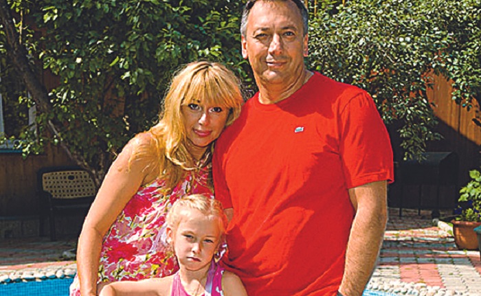 Алена Апина с бывшим мужем и дочерью