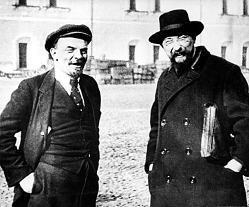 В.И. Ленин и В.В. Бонч-Бруевичем