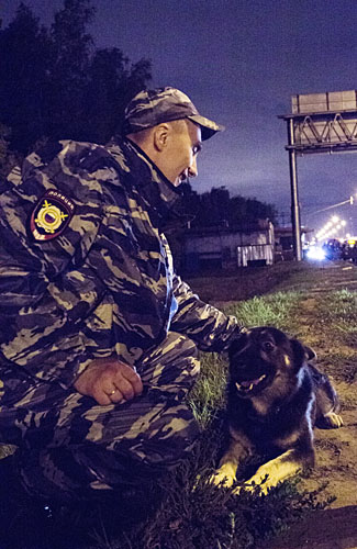 полицейский с собакой 