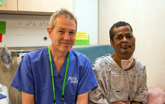 Шок: жителю Мадагаскара удалили 7-килограммовую опухоль