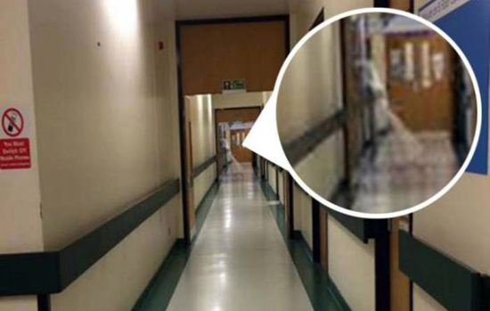 Работник больницы сфотографировал настоящее привидение