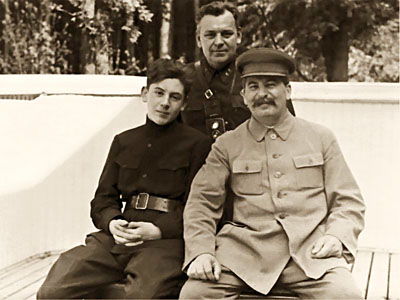 Сталин с сыном Василием и Власик